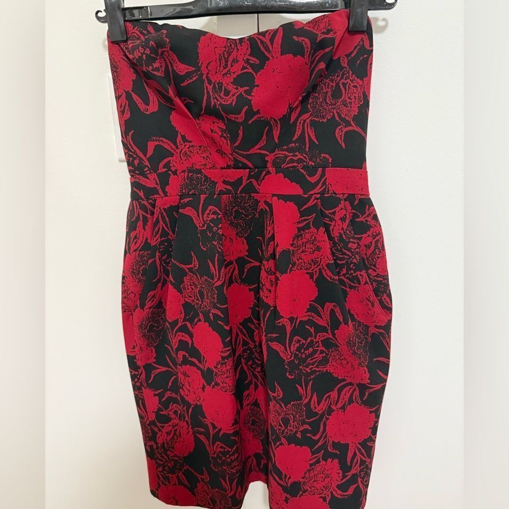 Jack Afalo Strapless Mini Dress in Burgundy/Black Floral Print. Size M.
